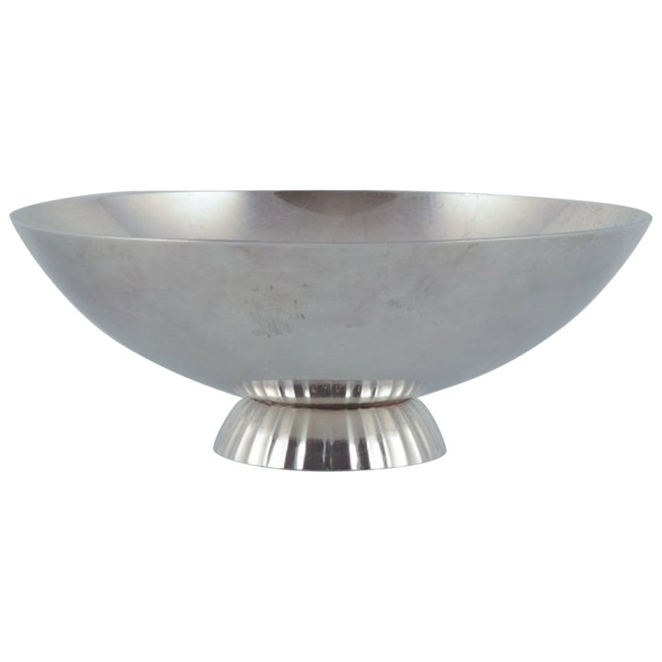 Modern Georg Jensen bowl in sterling silver. Designed by Sigvard Bernadotte For Sale