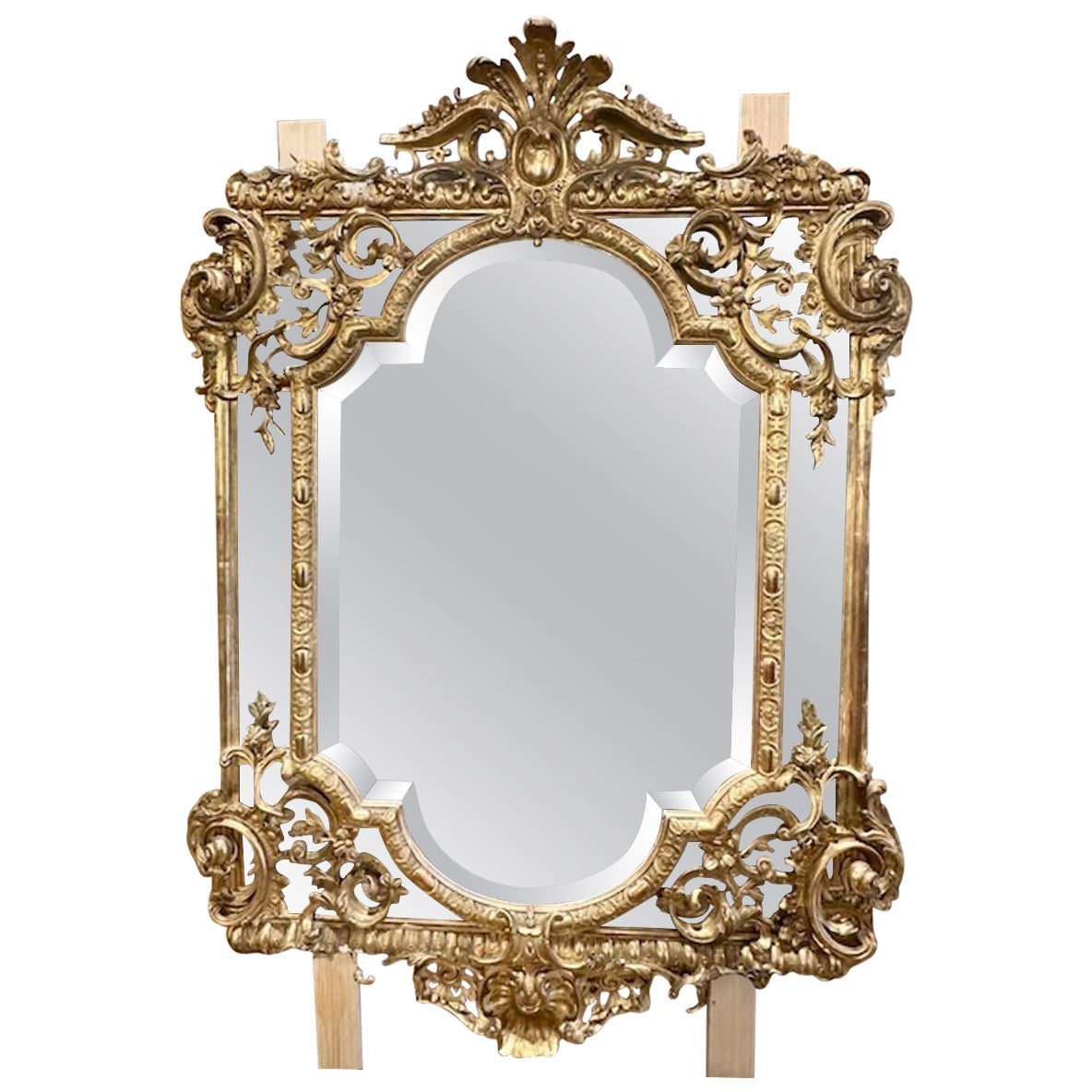 Miroir français en bois doré de style Louis XV