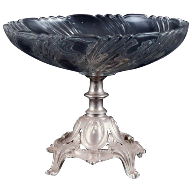 Val St. Lambert, Belgium. Large centerpiece in crystal glass and metal. For Sale