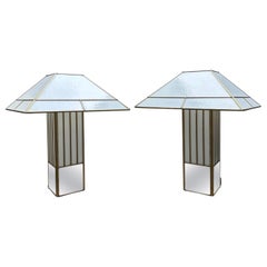 Ein Paar große Tischlampen aus Messing und undurchsichtigem Glas im Tiffany-Stil