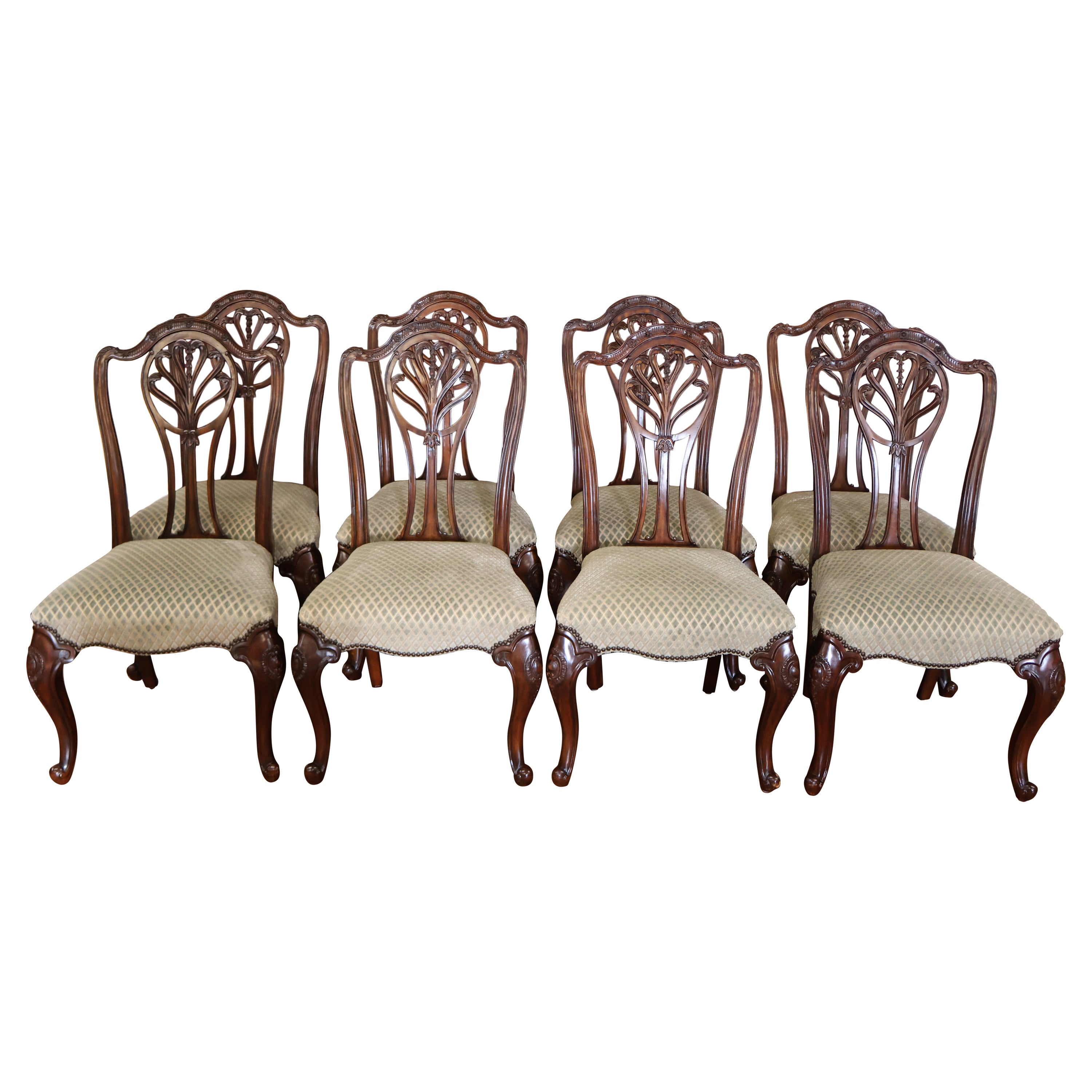 Ensemble de 8 chaises de salle à manger de style George III en acajou sculpté Probablement Maitland Smith en vente