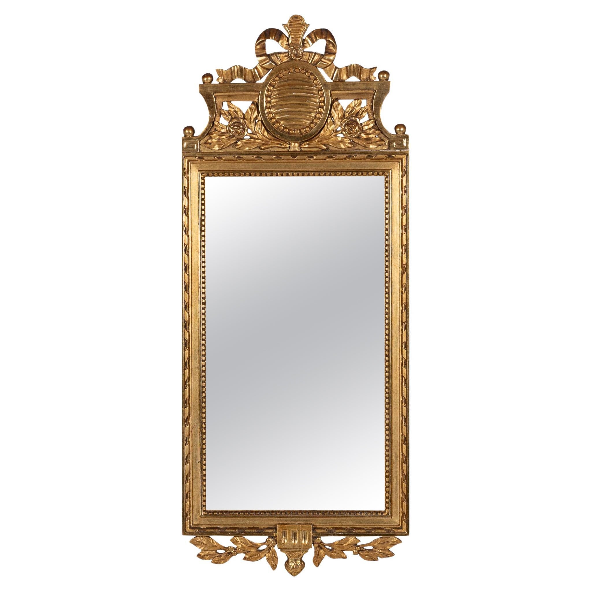 Elegant Mirror in original guilt and glass, 19th C