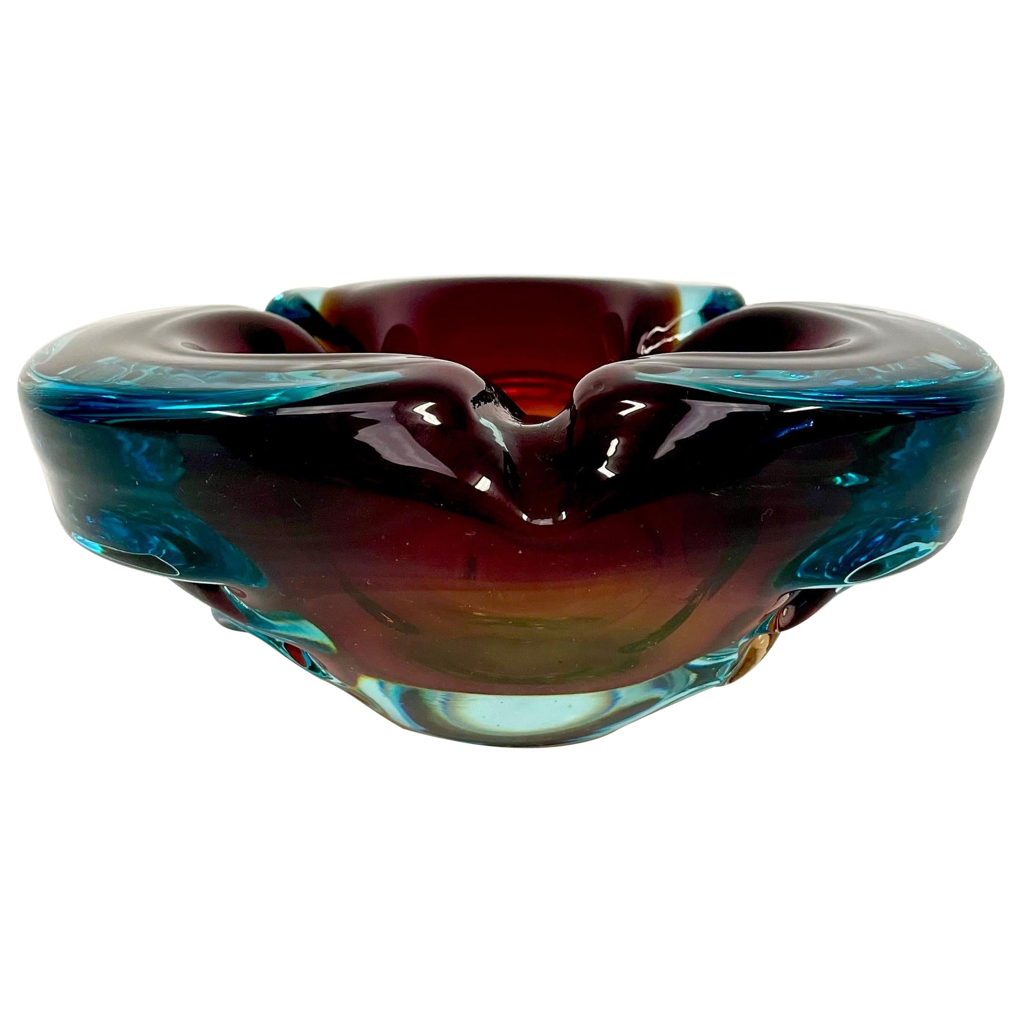 Italian Soft Shaped Tricolor Art Glass Ashtray by Alfredo Barbini for Murano For Sale