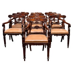 Set von zehn anglo-indischen Padouk-Holz-Esszimmerstühlen aus dem 19. Jahrhundert  Sessel 