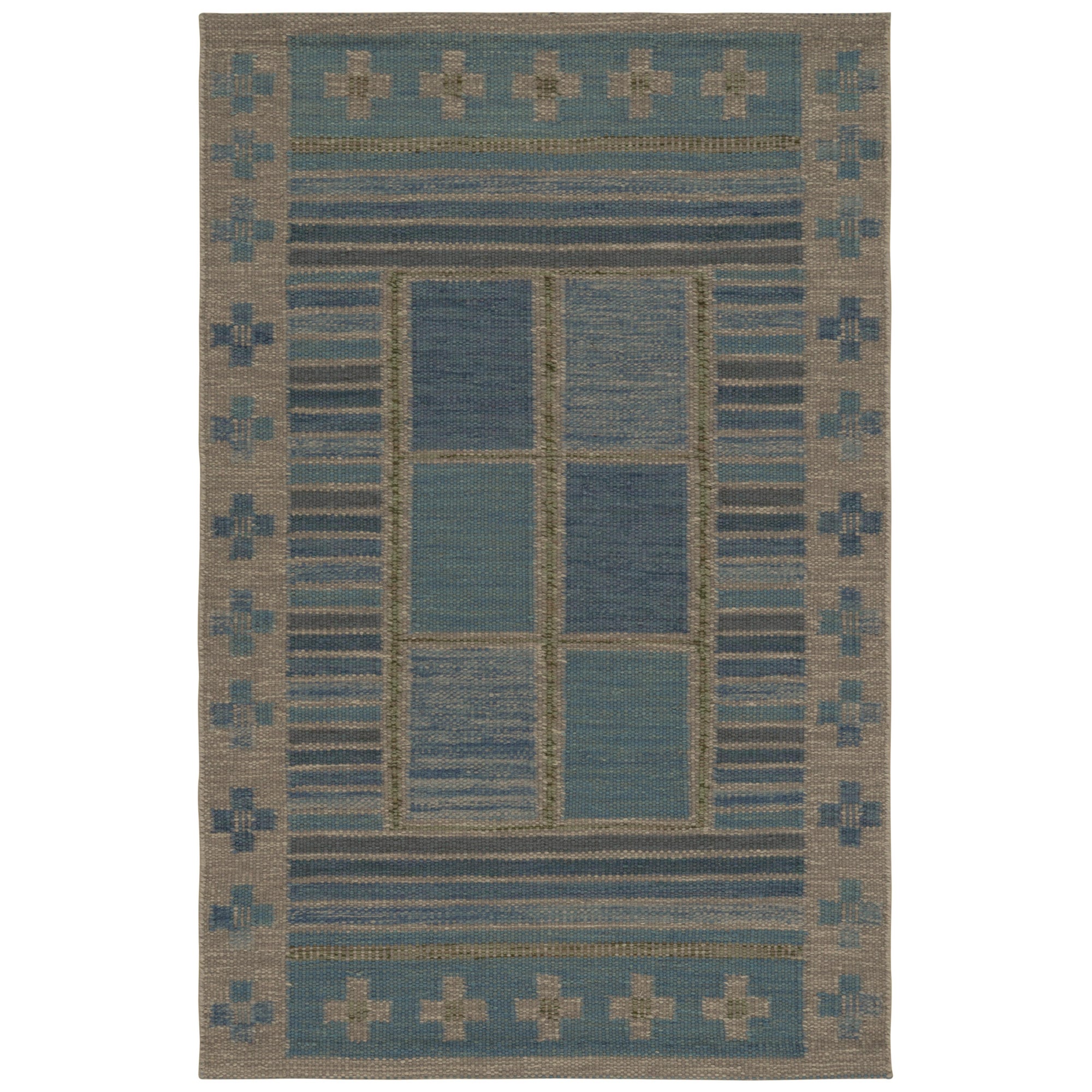Tapis de style scandinave bleu à motifs géométriques colorés de Rug & Kilim en vente