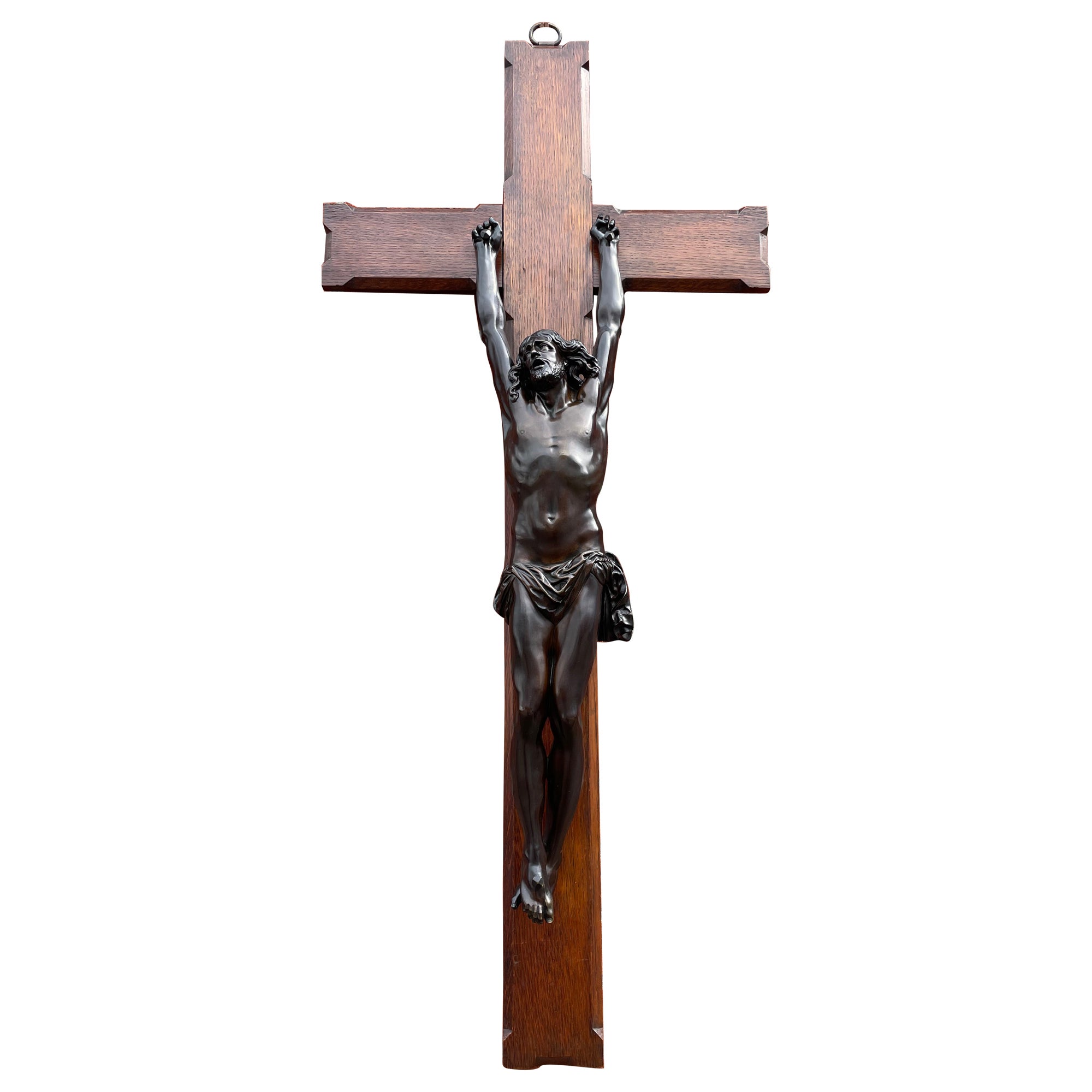 Crucifix ancien avec exceptionnelle sculpture en bronze d'un Jésus-Christ mourant en vente