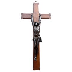Antikes Kruzifix mit außergewöhnlicher Bronzeskulptur eines leidenden Jesus Christus