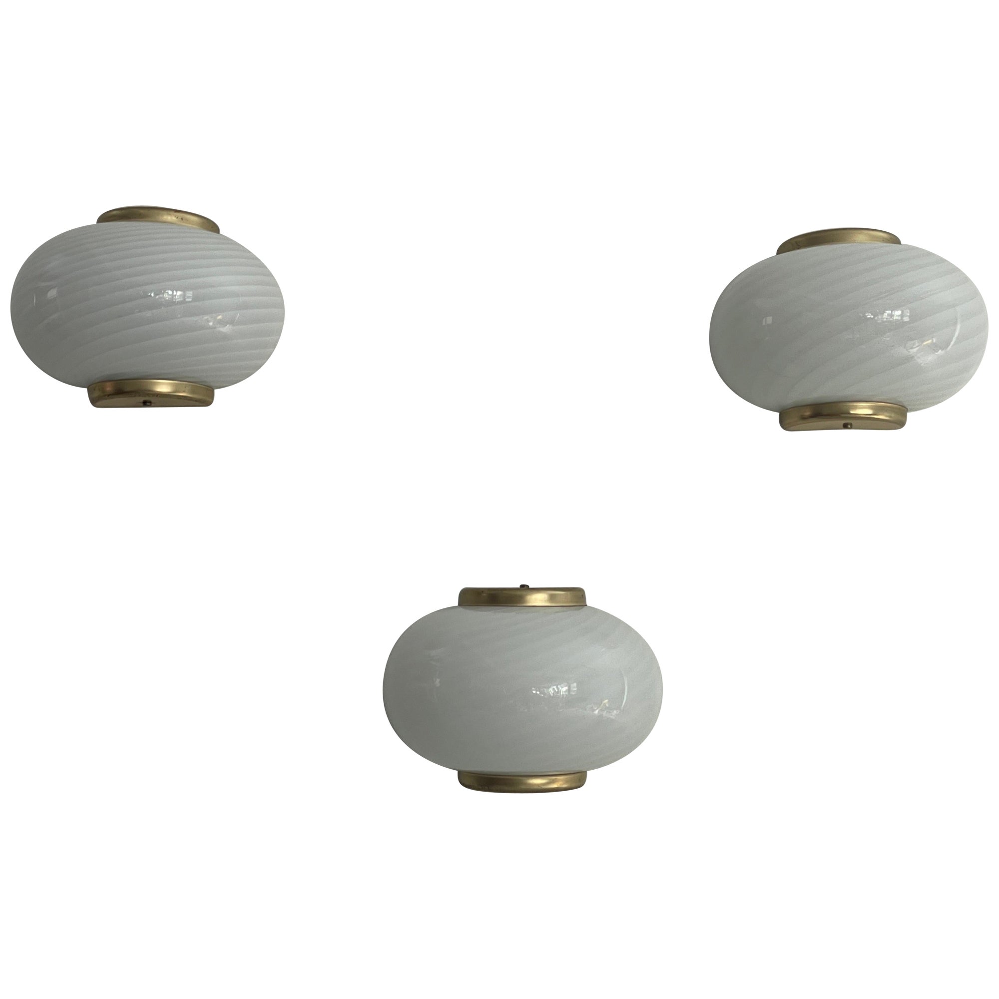 Swirl pattern Murano Glass and Brass Set of 3 Sconces by Beatrix, 1970s, Italy For Sale