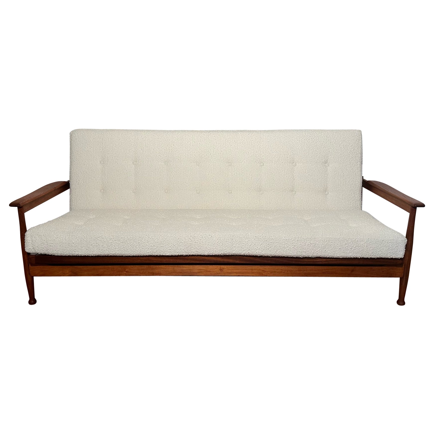 Mid Century Modern 1960's Teak 'Manhattan' Sofa Bett von Guy Rogers im Angebot