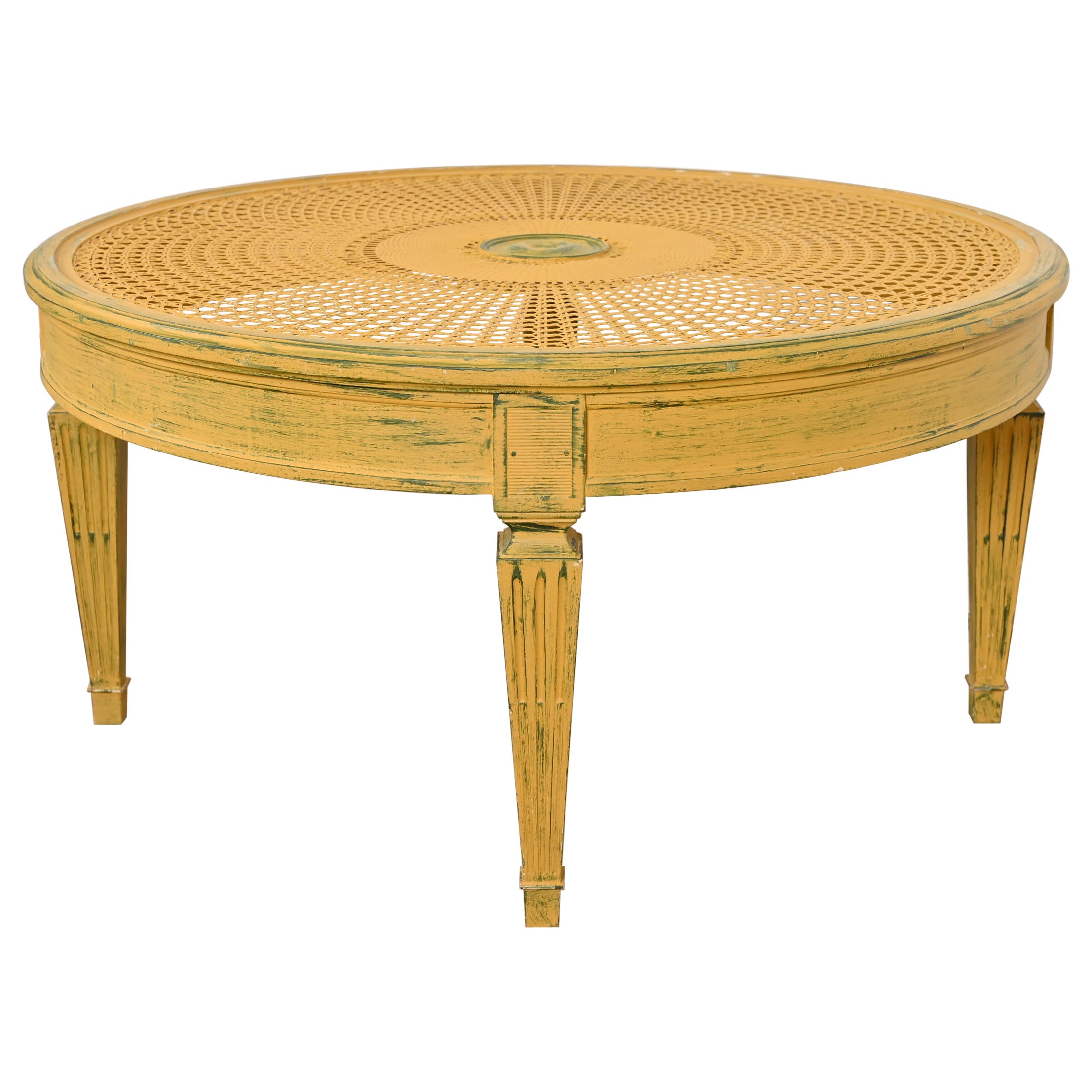 Table basse de style Régence française Louis XVI peinte en rotin, Baker Furniture  en vente