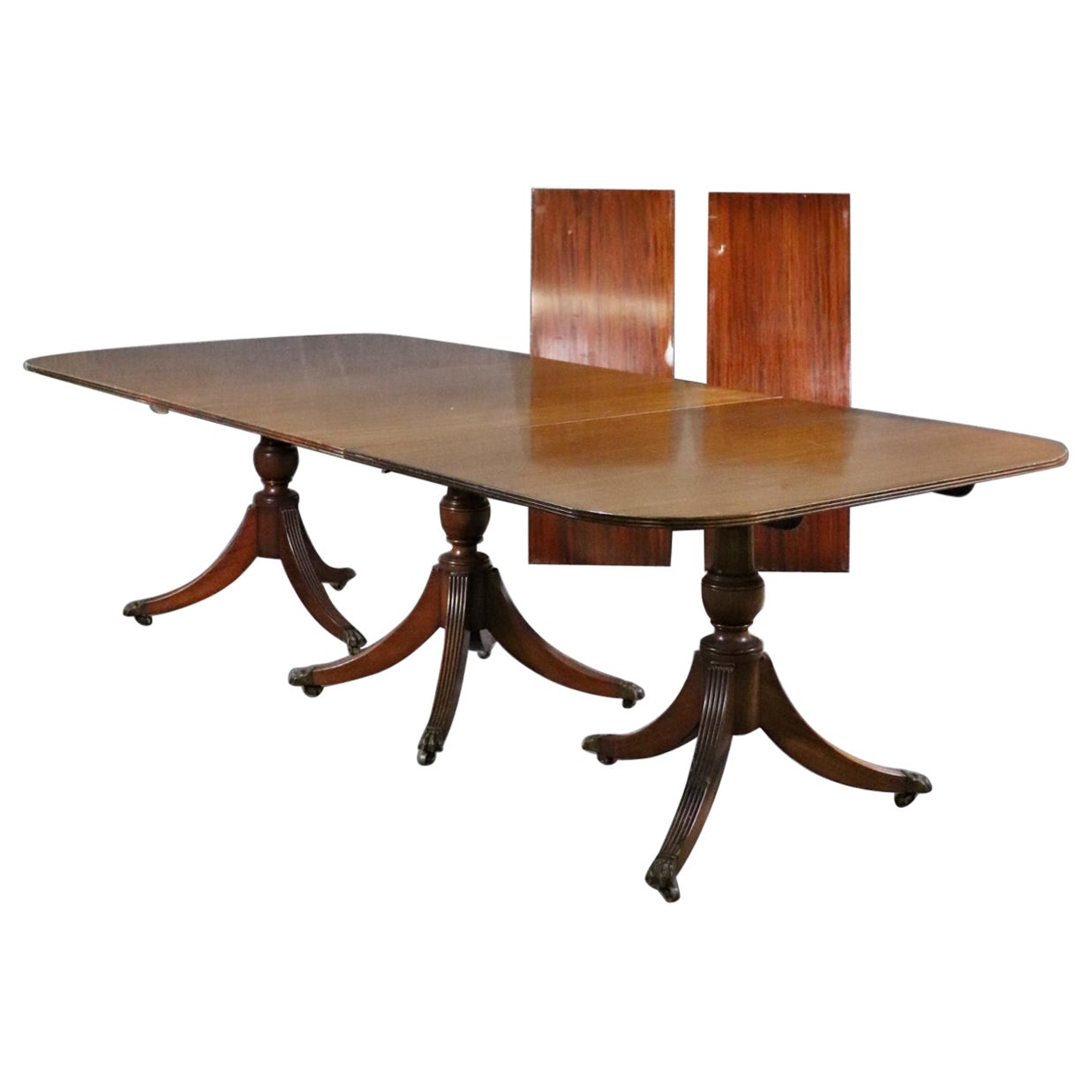Table de salle à manger banquet en acajou prune avec 2 rallonges style Gillows en vente