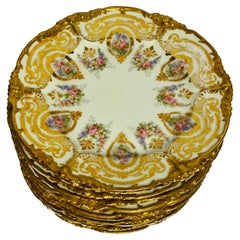 12 Platos de postre antiguos de Limoges con forma floral y dorada. Alrededor de 1890
