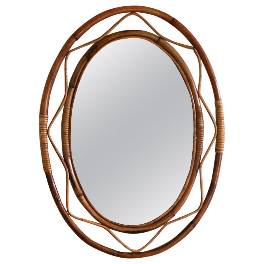 Grand miroir ovale en rotin italien en vente