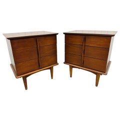 Retro Mid-Century Modern United Furniture Walnut Nightstands - Set of 2