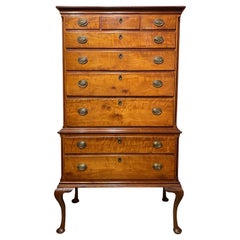 Highboy Chippendale de dos piezas del siglo XVIII en madera de cerezo