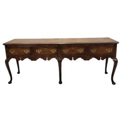 Table console/commode vintage en noyer de style Queen Anne par Baker Furniture Co.