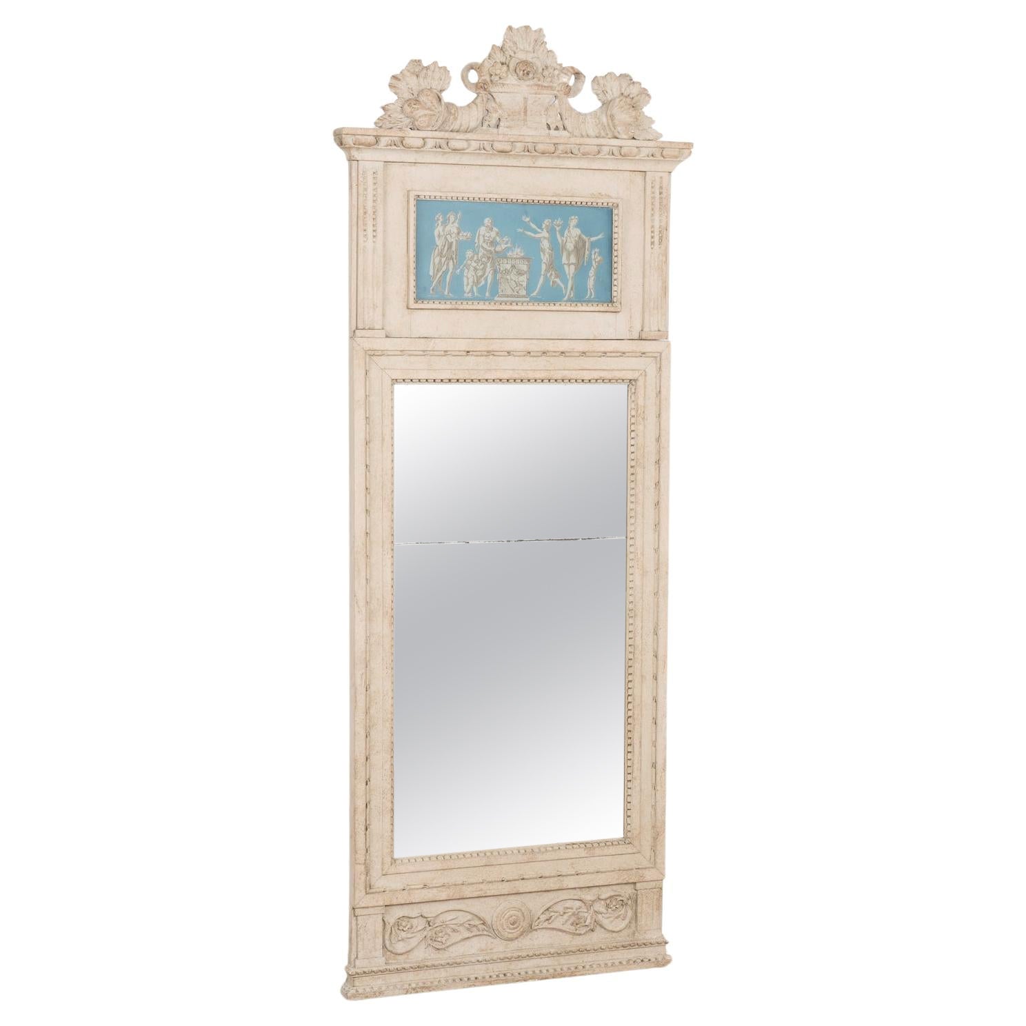Großer weiß bemalter Trumeau-Spiegel mit griechischen Figuren, Schweden um 1900 im Angebot