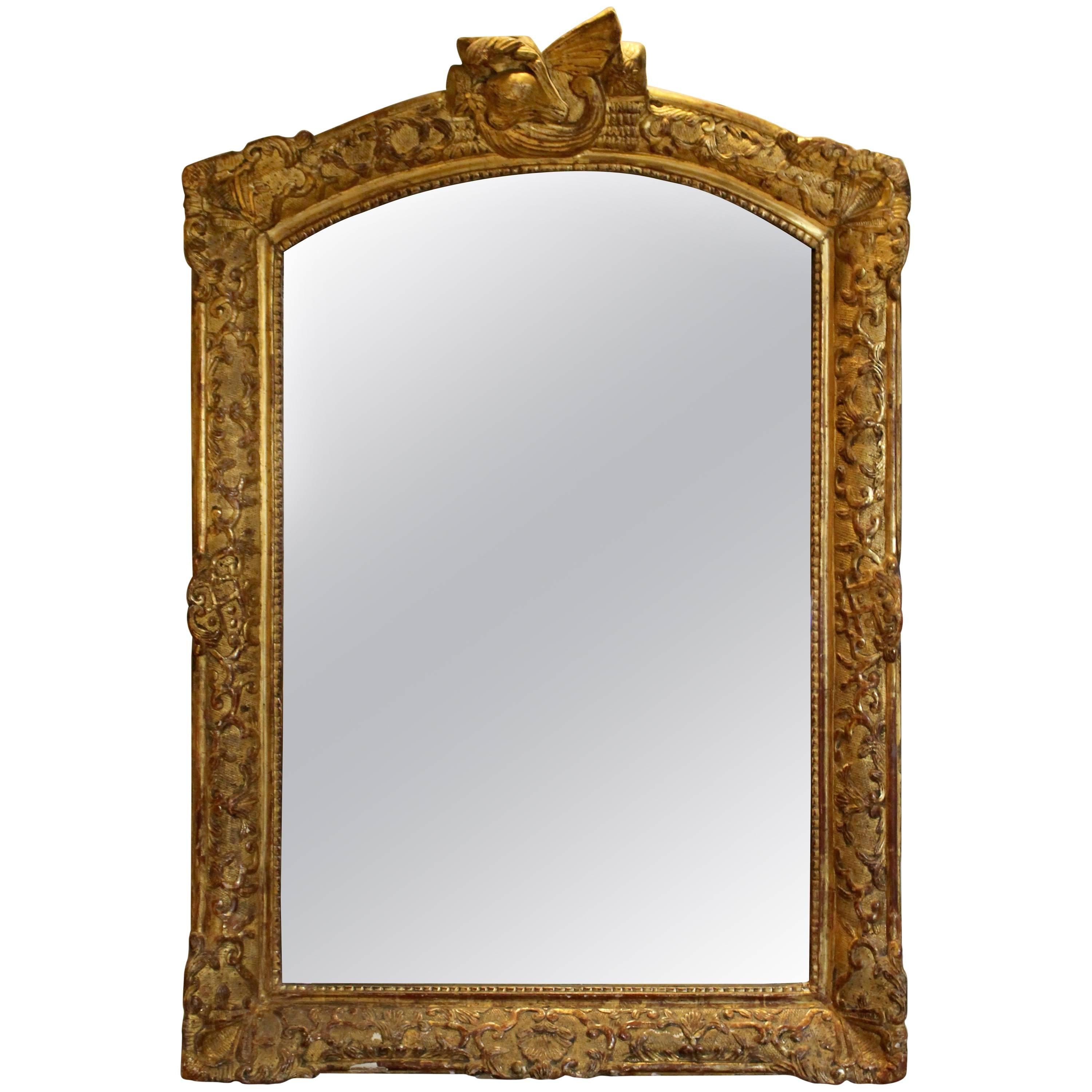 Miroir en bois doré sculpté de style baroque du 18e siècle de la période de la Rgence française