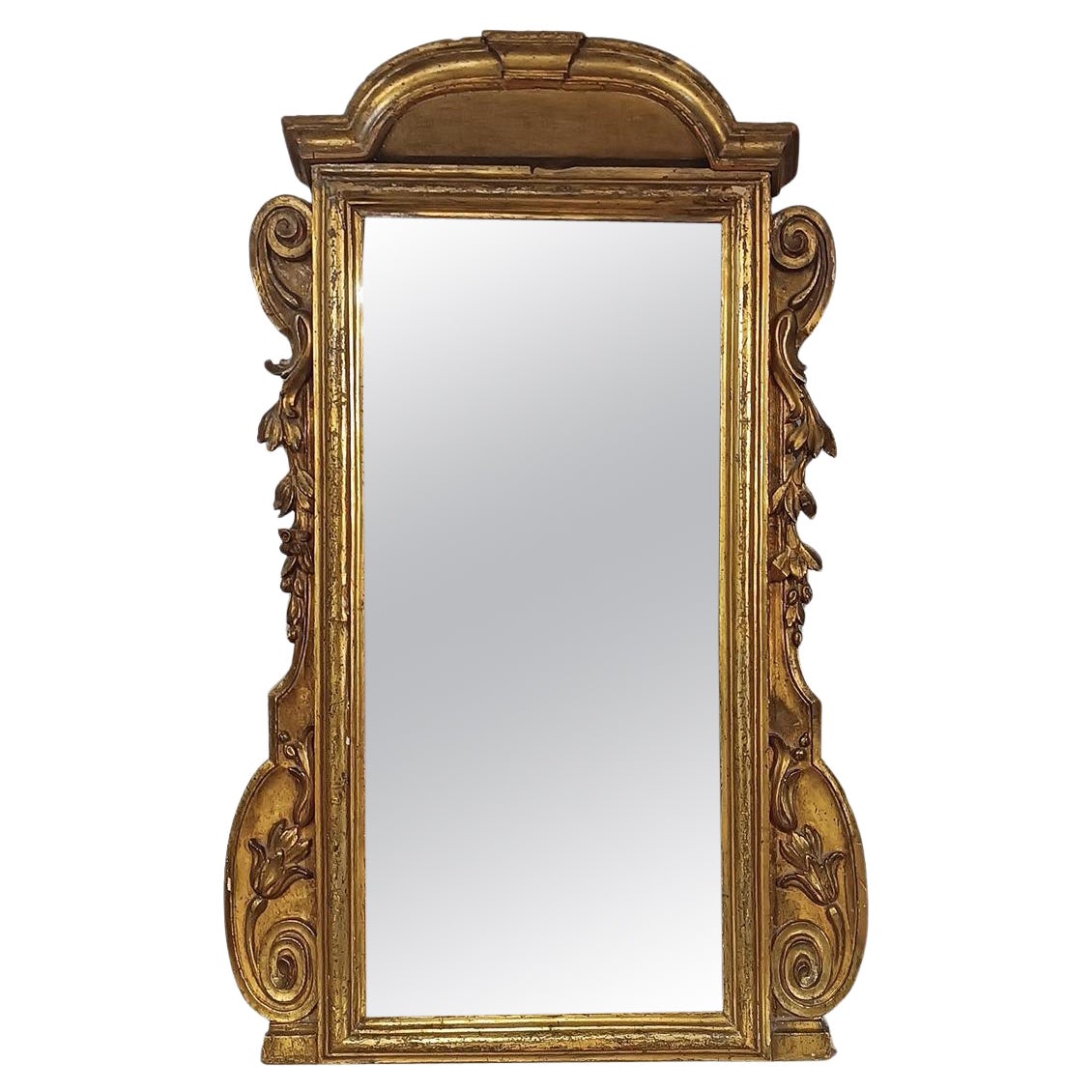 SECOND HALF OF THE 18th CENTURY SMALL MIRROR IN GOLDEN WOOD  For Sale
