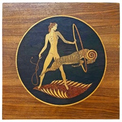 „Ringmaster und Widder“, Art-Déco-Holztafel mit Intarsien und weiblichem Akt, Zirkusthema, Art-Intarsien