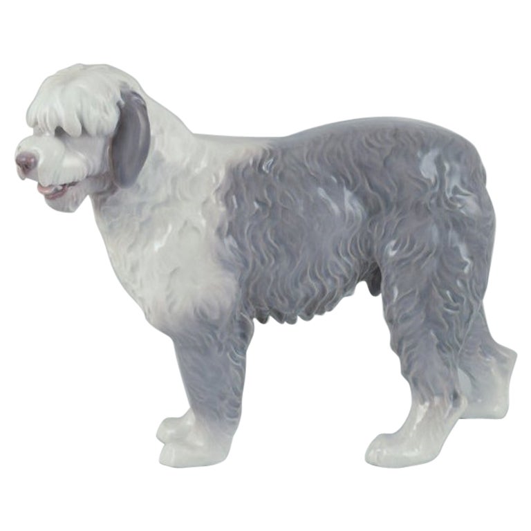 Bing & Grøndahl, rare figurine en porcelaine représentant un chien de berger anglais. Années 1920/30. en vente