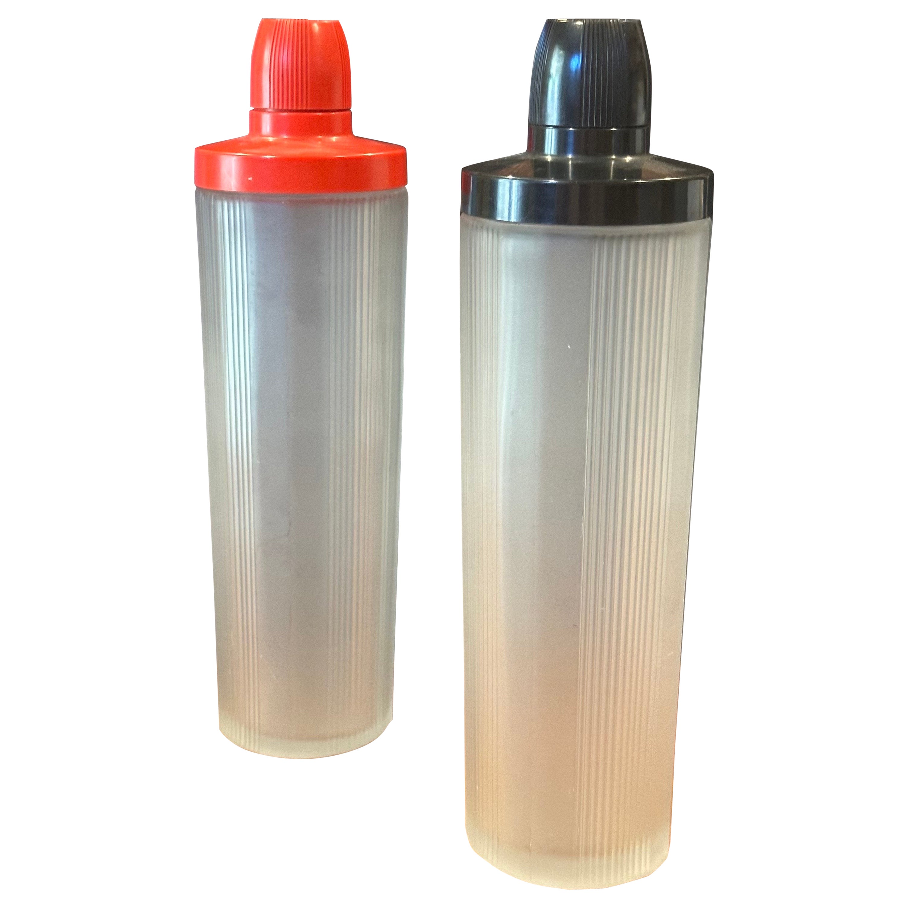 Pair of Art Deco Frosted Glass and Bakelite Empire Cocktail Shakers For Sale