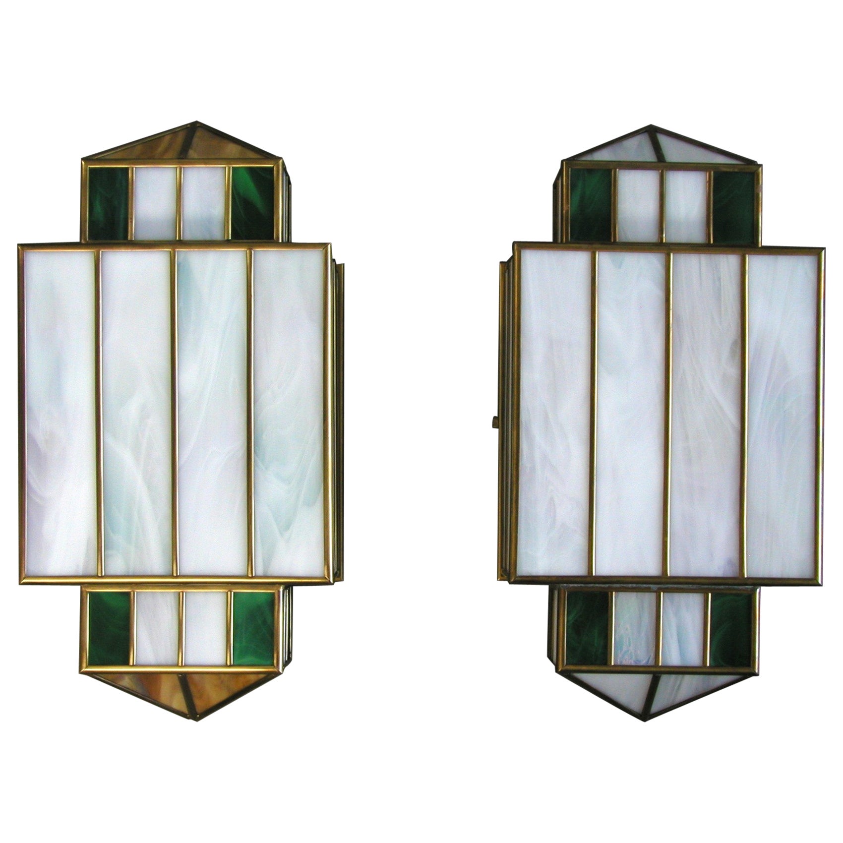 Set of two 80s Murano glass and brass wall lamps made by Italian artisans For Sale