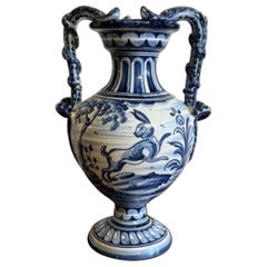 Schöne antike blau-weiße Talavere-Vase in Blau und Weiß 