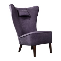 Rare fauteuil à oreilles hautes en chêne et tissu violet scandinave moderne du milieu du siècle dernier