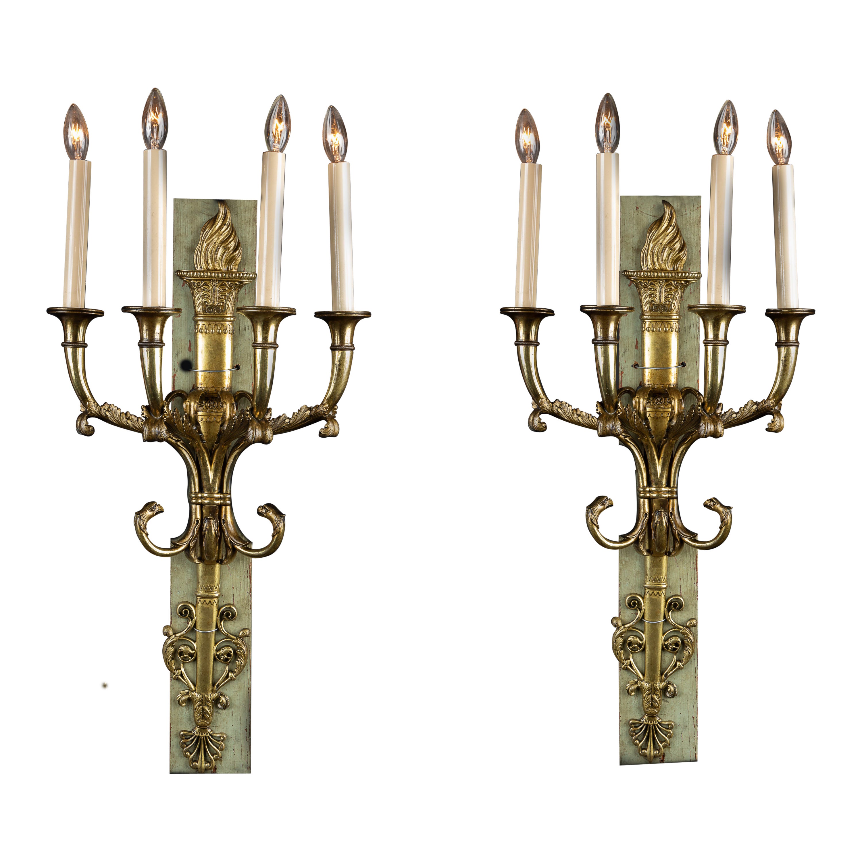 Pareja de candelabros imperio de bronce del siglo XIX con antorcha y cabezas de águila