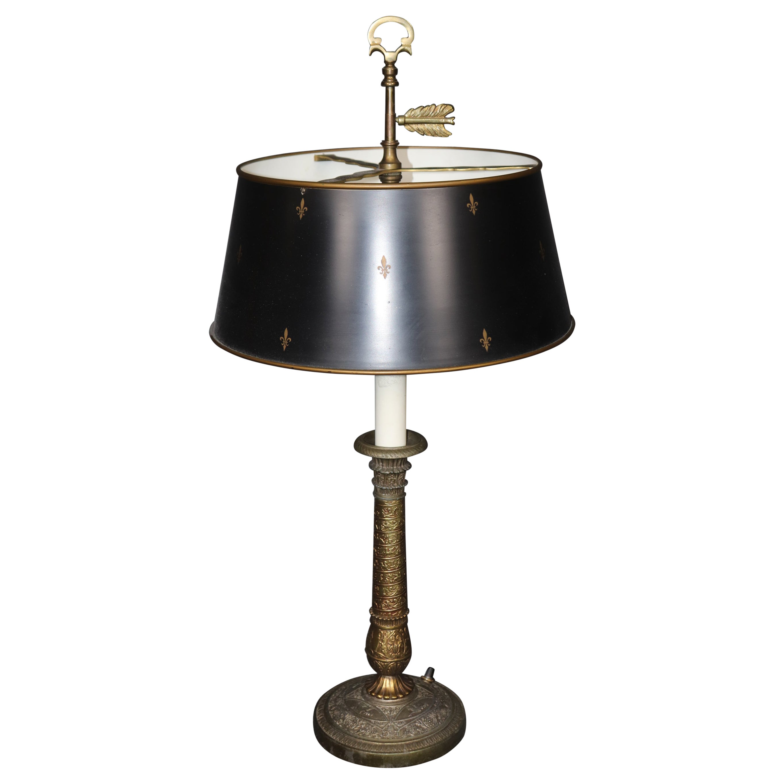 Lampe de table ou bouillotte française en laiton vieilli de qualité supérieure avec abat-jour