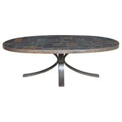 Table basse ovale en métal et pierre de lave de style brutaliste français des années 1960