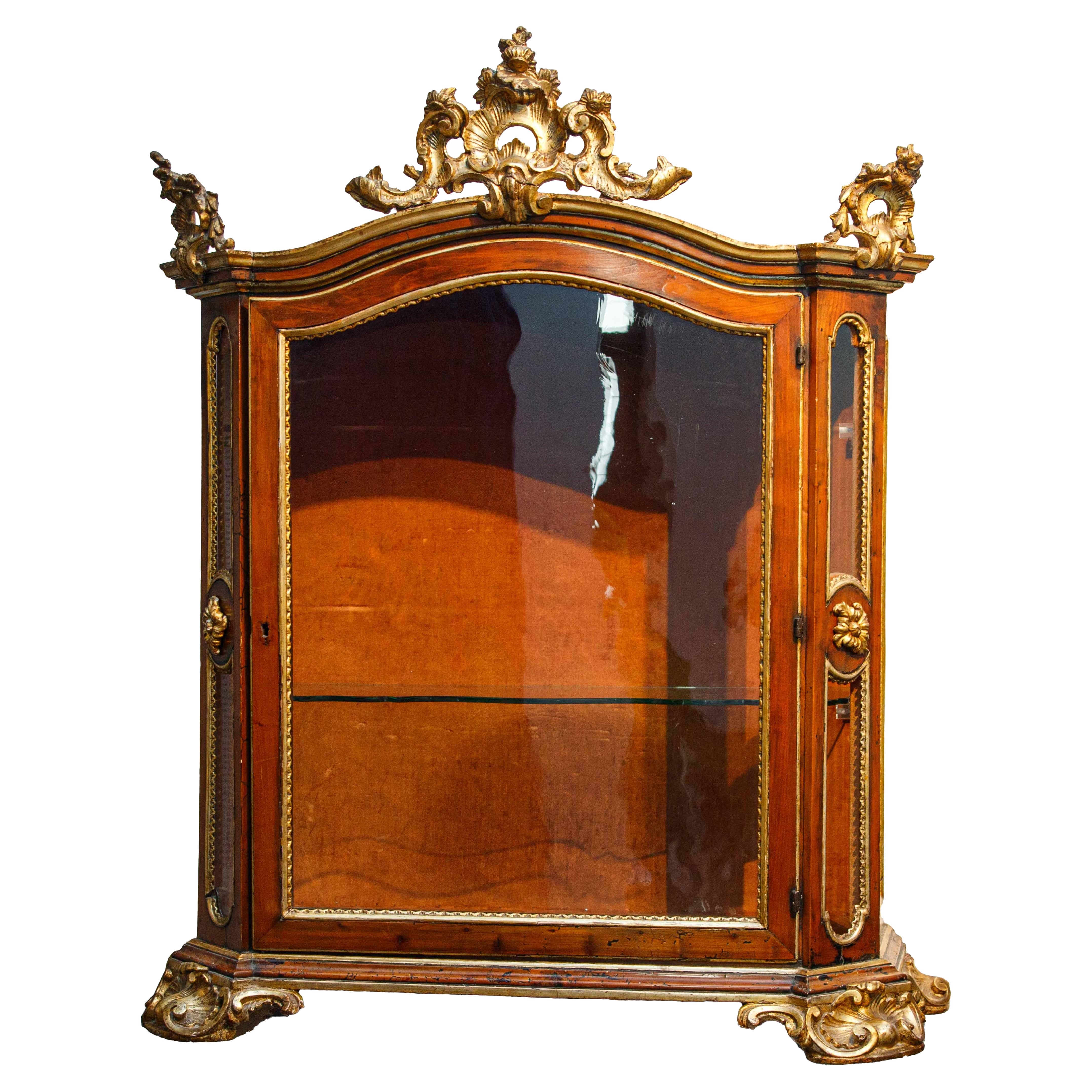 Wooden showcase with gilt profiling, Rome, 18th century