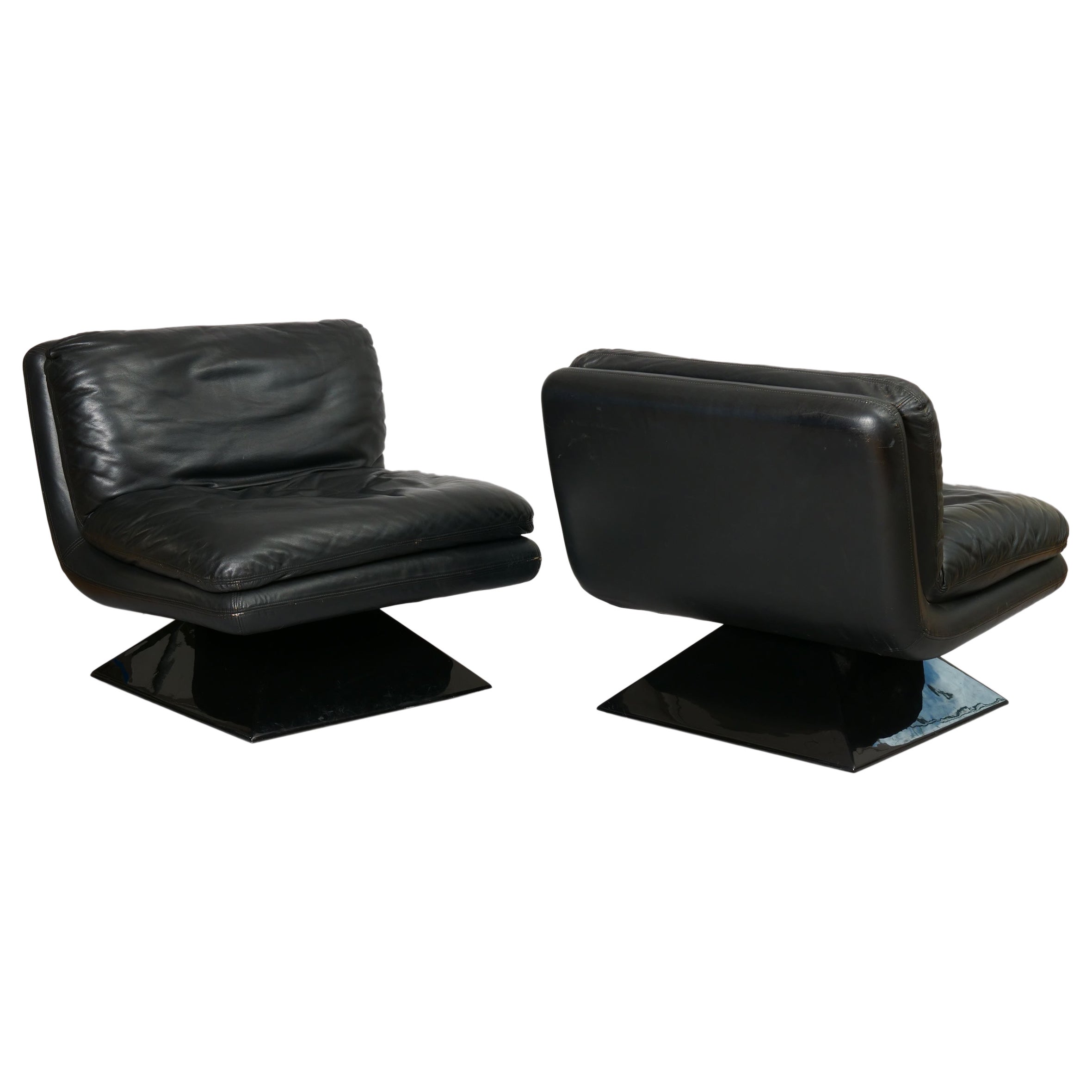 Set of three Space Age leather lounge chairs on acrylic base. Italy c1970 For Sale