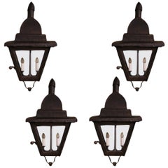  Lanternes et appliques à deux lumières en fer forgé gothique français du 19e siècle, ensemble de 4