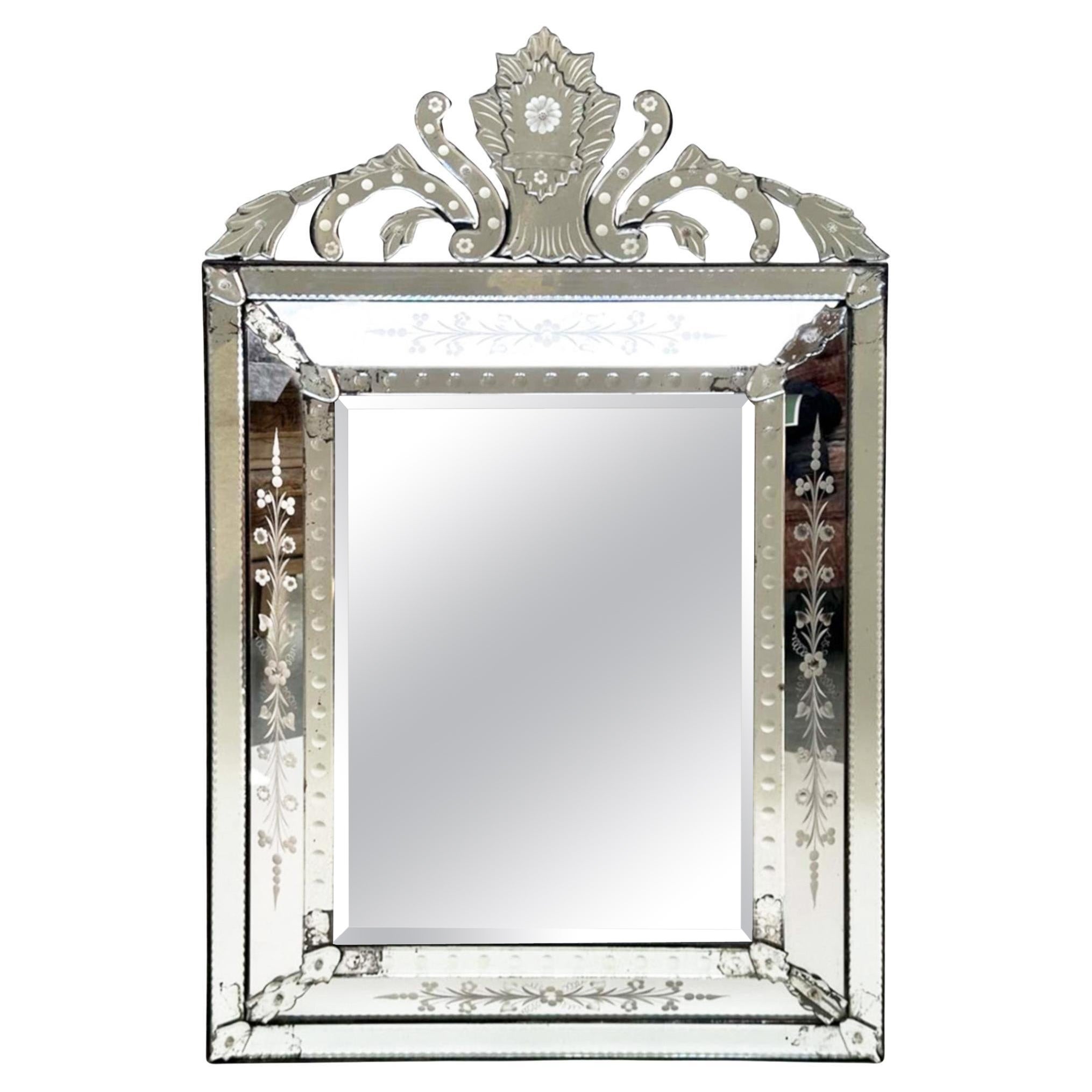 Miroir vénitien avec crête de bouclier, début du 20e siècle