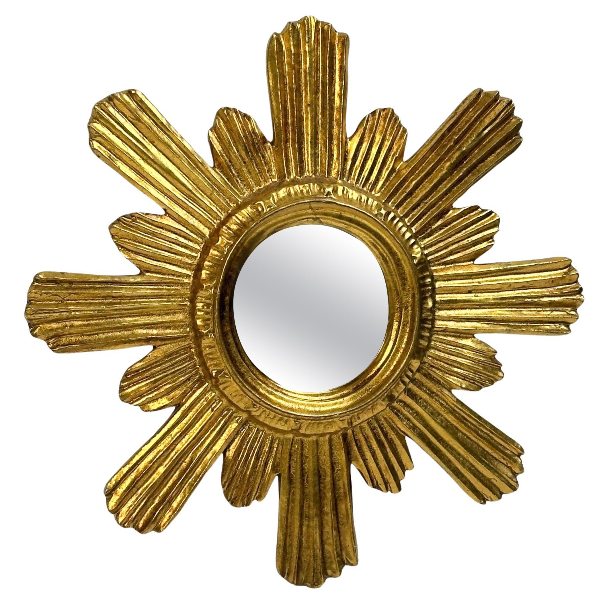 Petit miroir en forme d'étoile Sunburst Wood Stucco, Italie, vers 1950