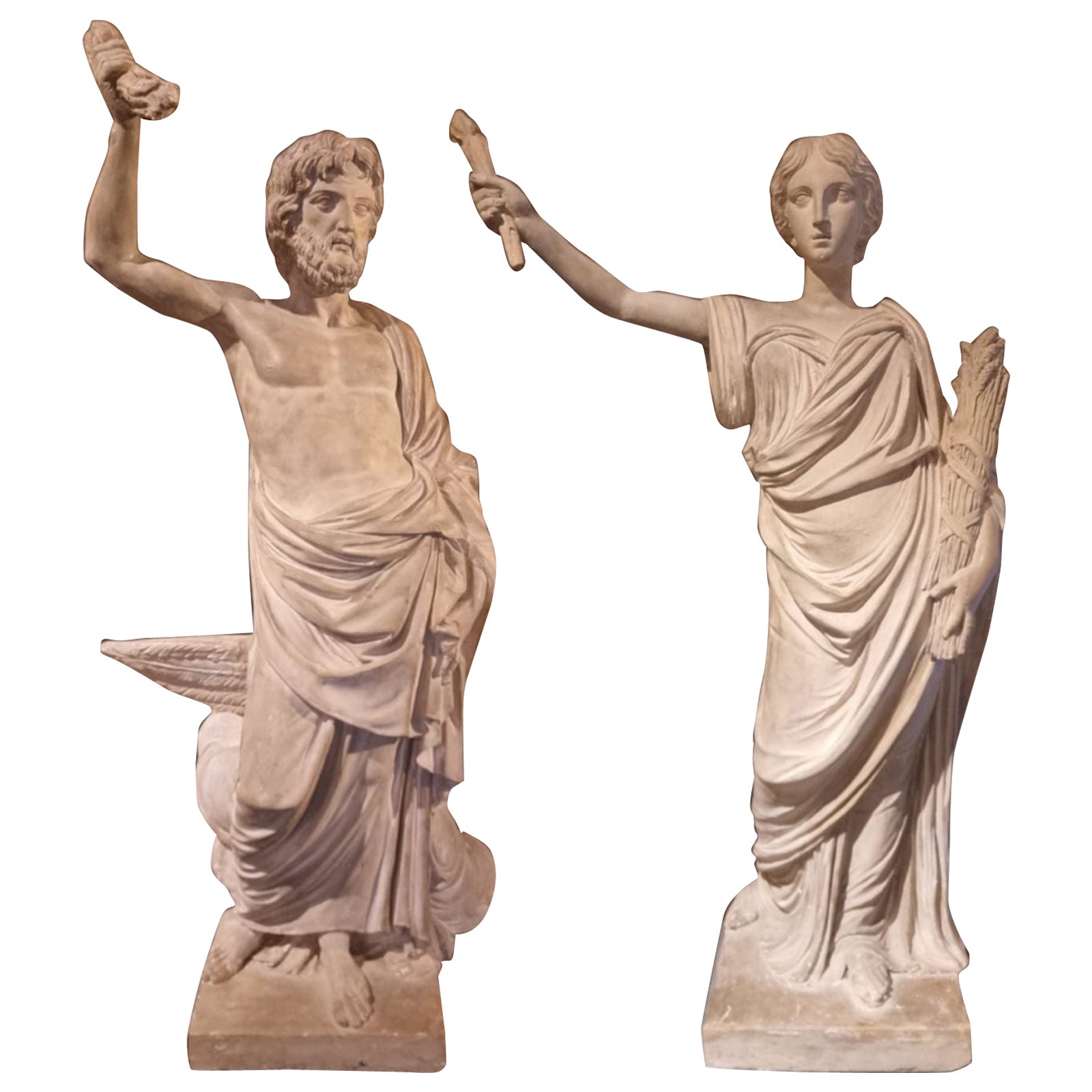 Coppia di sculture in stucco antico raffigurante Cerere e Giove, XVIII secolo For Sale