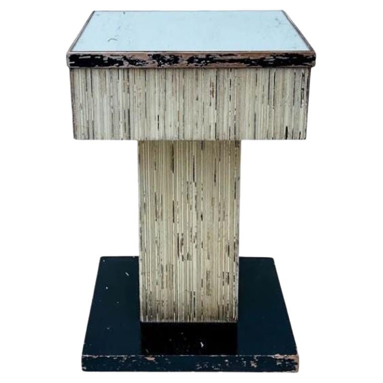 Mesa auxiliar de pedestal de madera acanalada italiana de mediados de siglo con tapa de espejo en venta