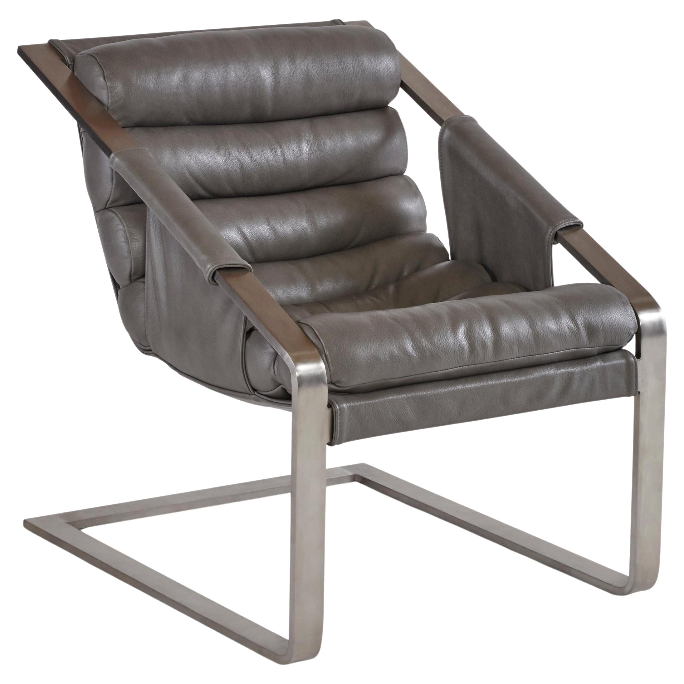 Patine-Stuhl aus grauem Leder im Angebot
