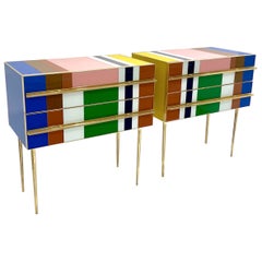 Coppia italiana contemporanea in stile Mondrian, blu, verde e giallo, di cassapanche e tavolini da salotto