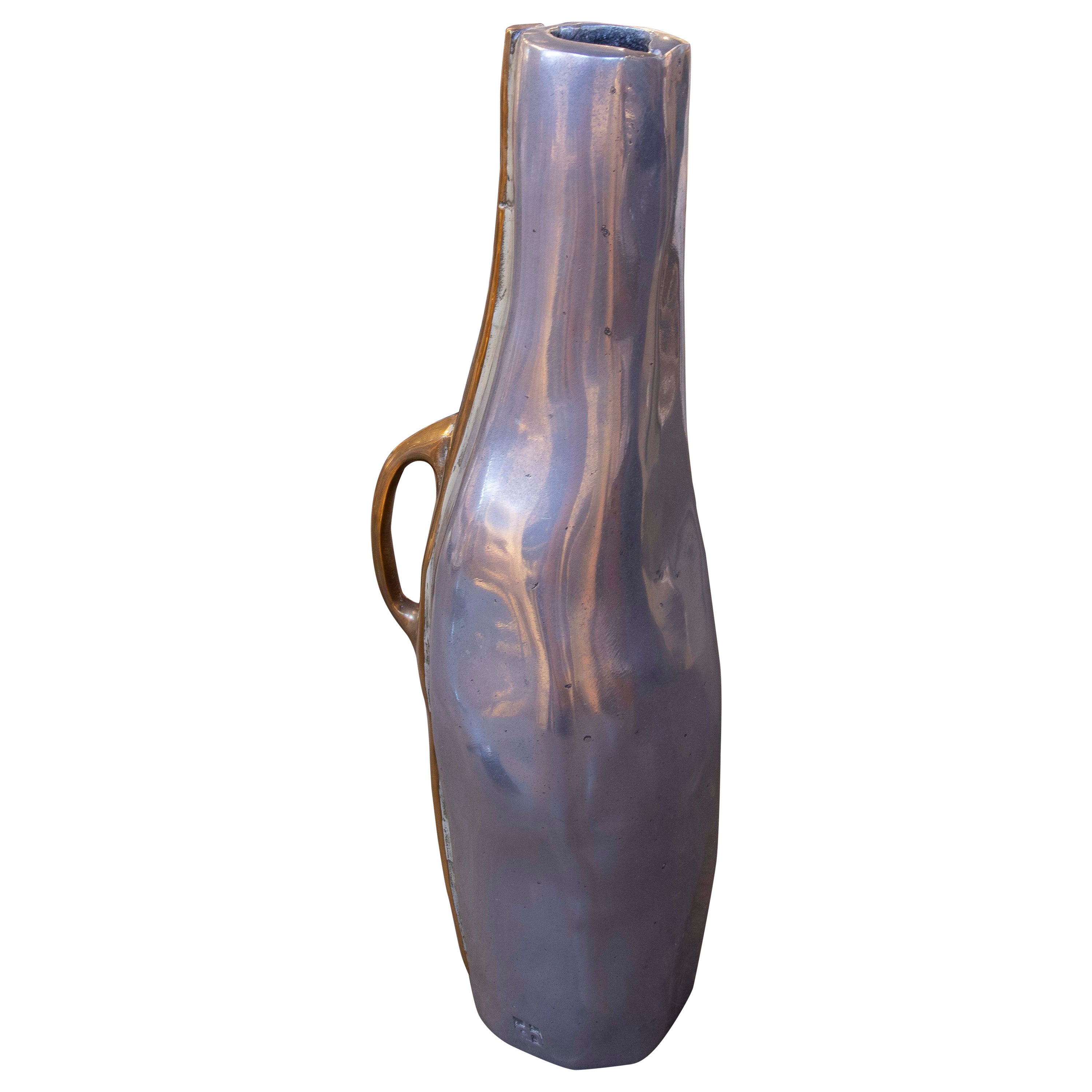 Vaso anni '80 in bronzo dorato e argentato dell'artista David Marshall