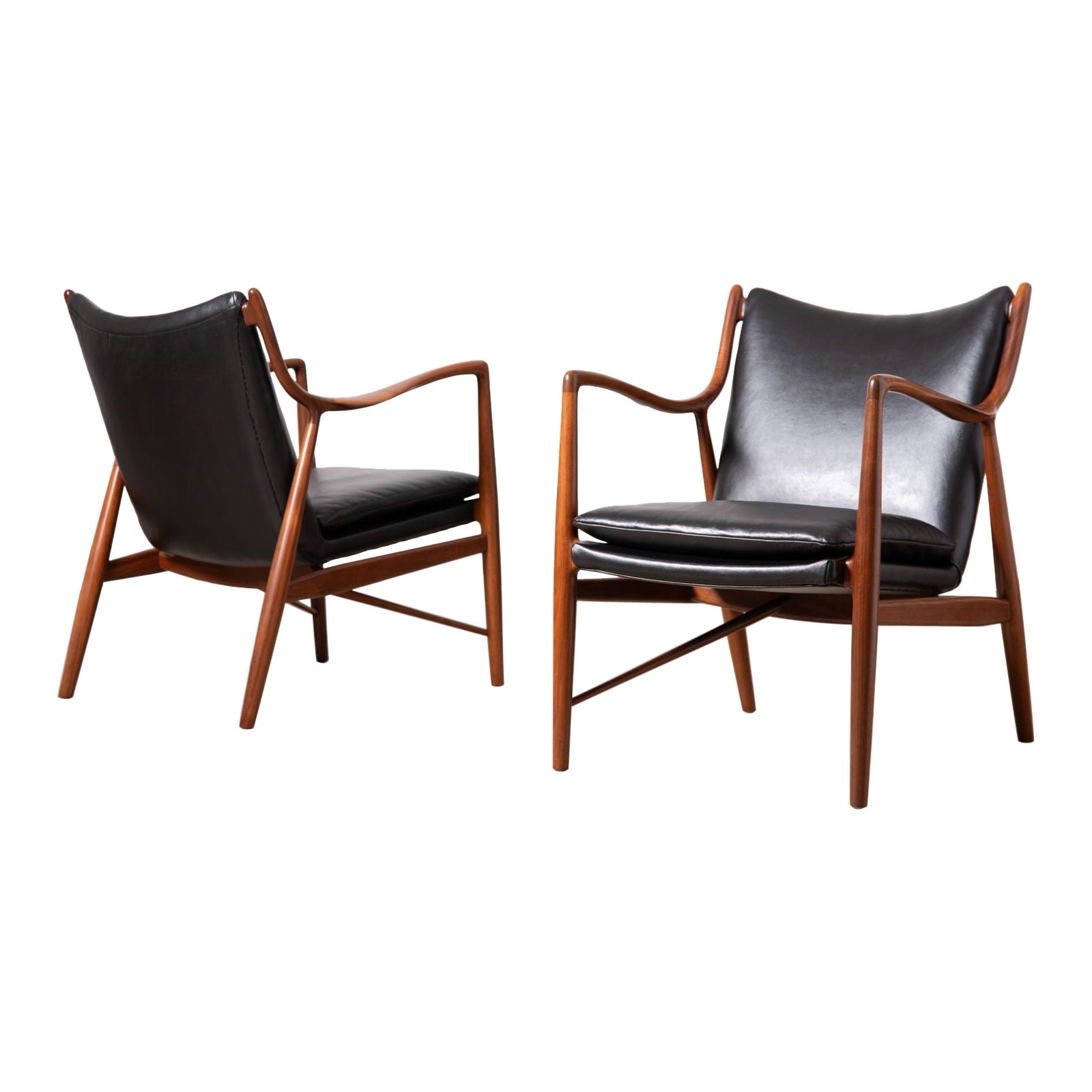 Finn Juhl NV-45 Scandinavian Lounge Chairs in Walnut and Black Leather 1950s For Sale