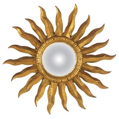 Spanischer doppelschichtiger konvexer Sonnenschliff-Spiegel aus vergoldetem Metall, 1950er Jahre