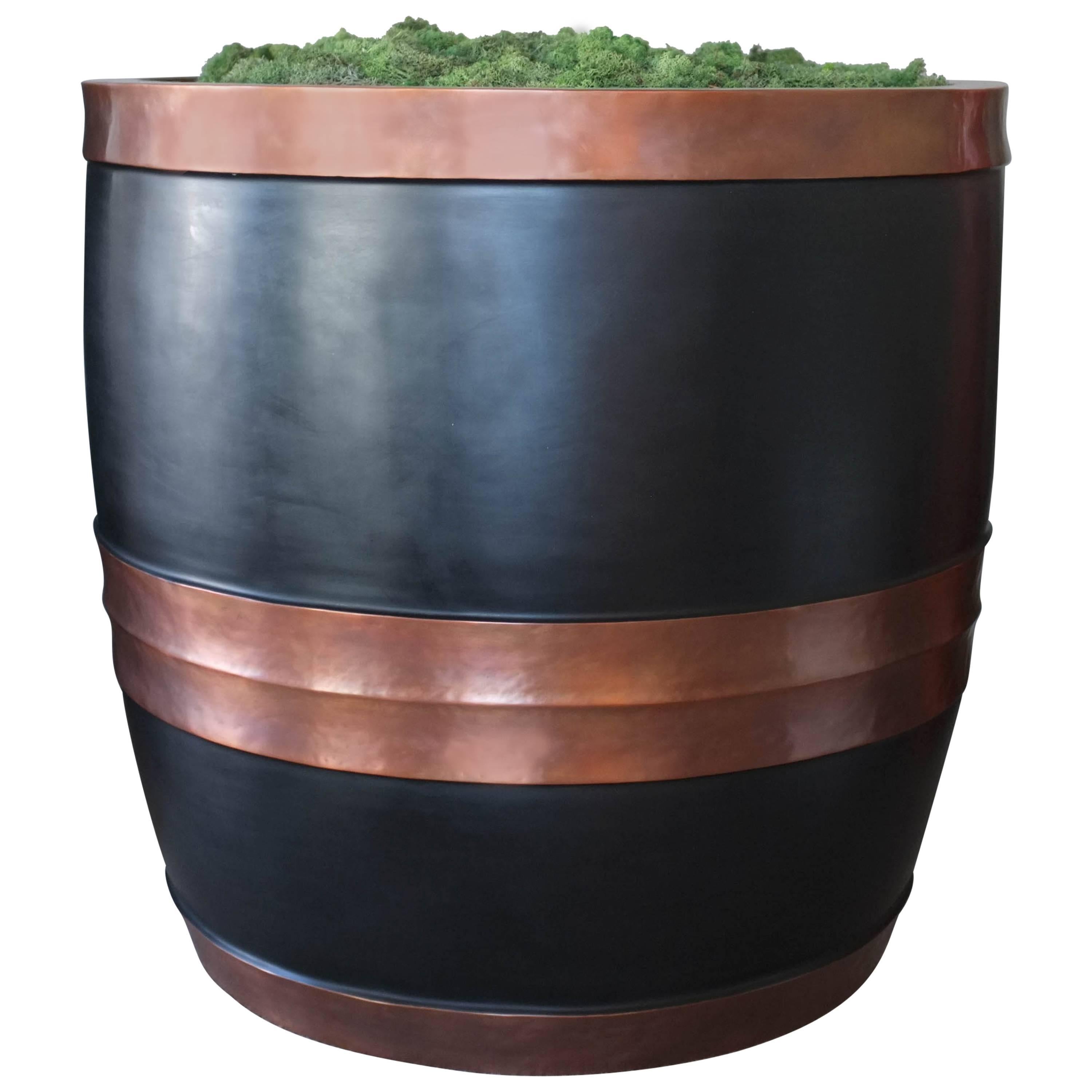 Vaso per campane del tempio con fascia di rame e lacca nera in vendita