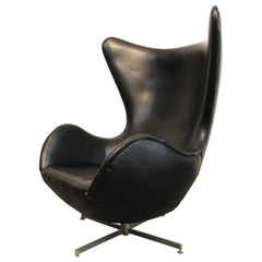 Retro Mid-Century Scandinavian Modern Egg Chair