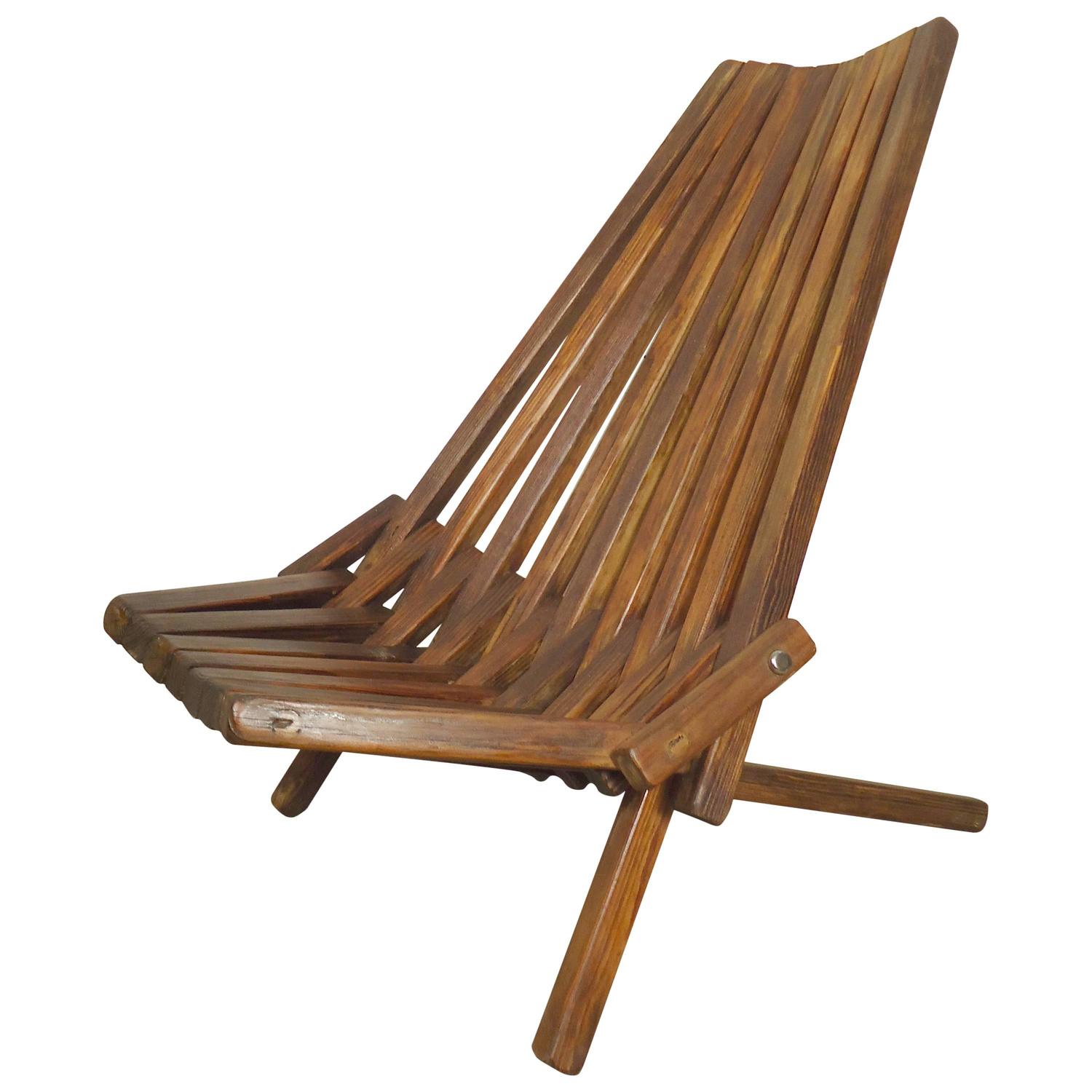 Attractive MidCentury Folding Slat Chair For Sale at 1stdibs