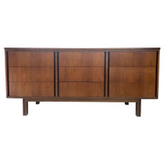 Retro Mid Century Modern 9 Drawer Dresser Walnut Tone.