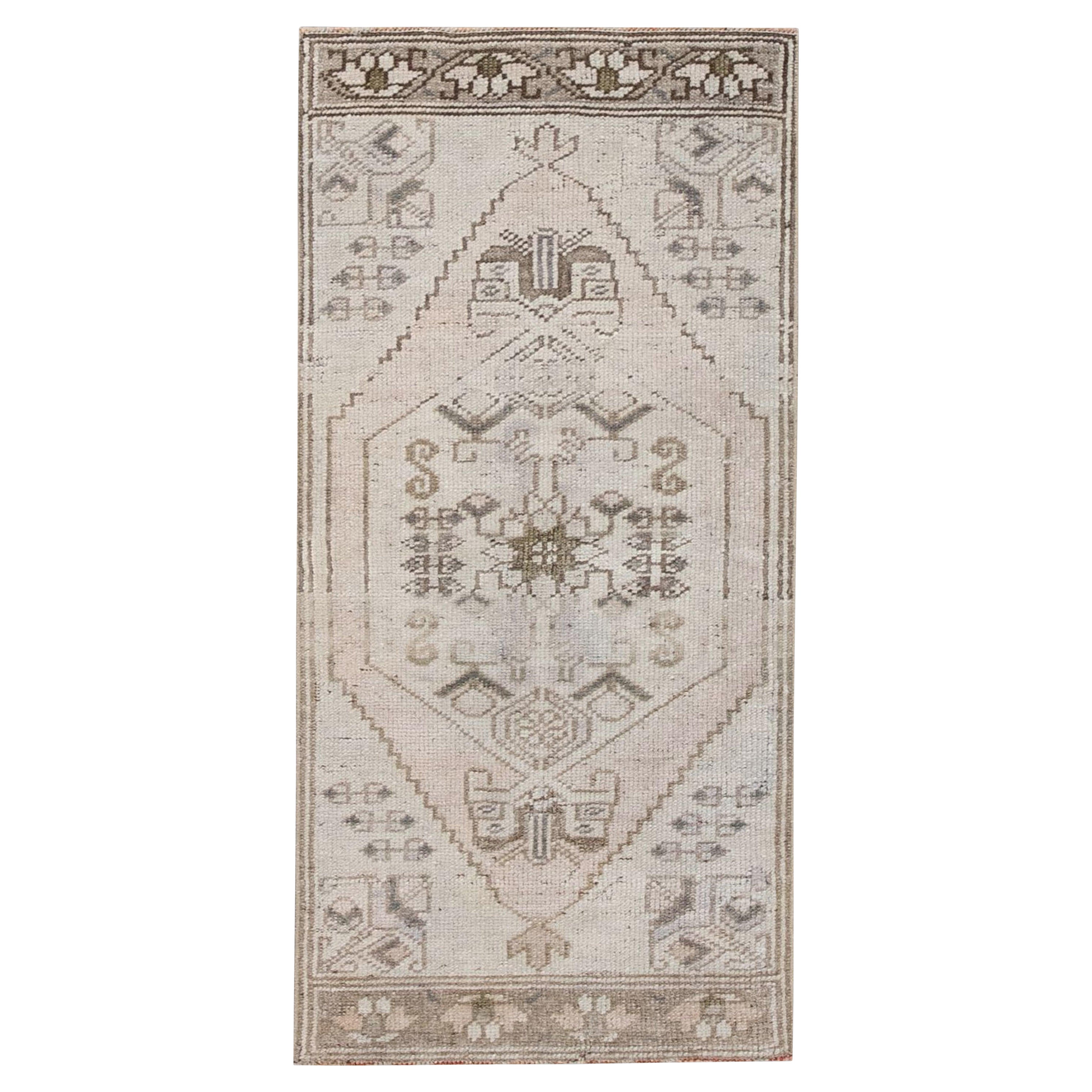 Oriental Hand Knotted Vintage Turkish Mini Rug 1'4" x 2'10" #20 For Sale