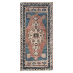 Mini tapis turc vintage noué à la main 1'10" x 3'8" n°135